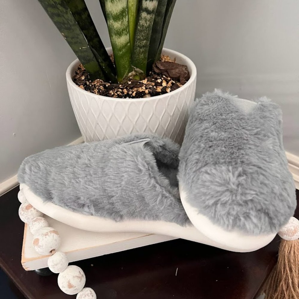 NWT Toms Women's Grey Slipper